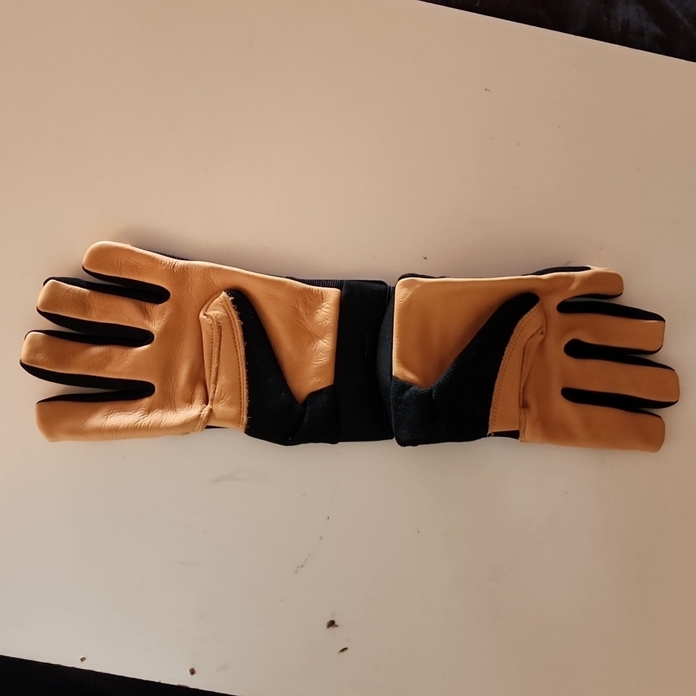 HydraHyde Heavy Duty Water Resistant CowHide Gloves - Picture 3 of 6